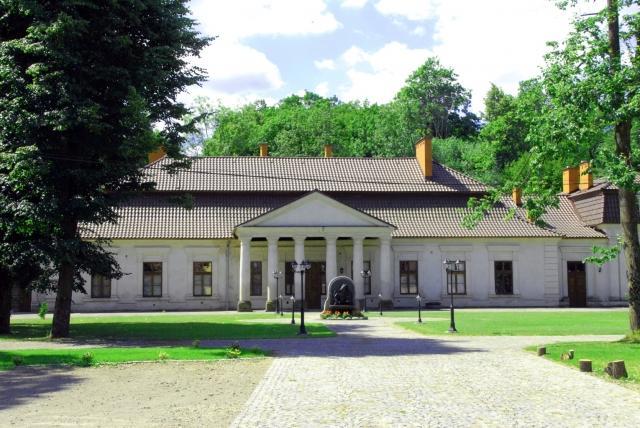 Gosciniec Dworski W Ropie - Pokoje Goscinne Ropa Exterior foto