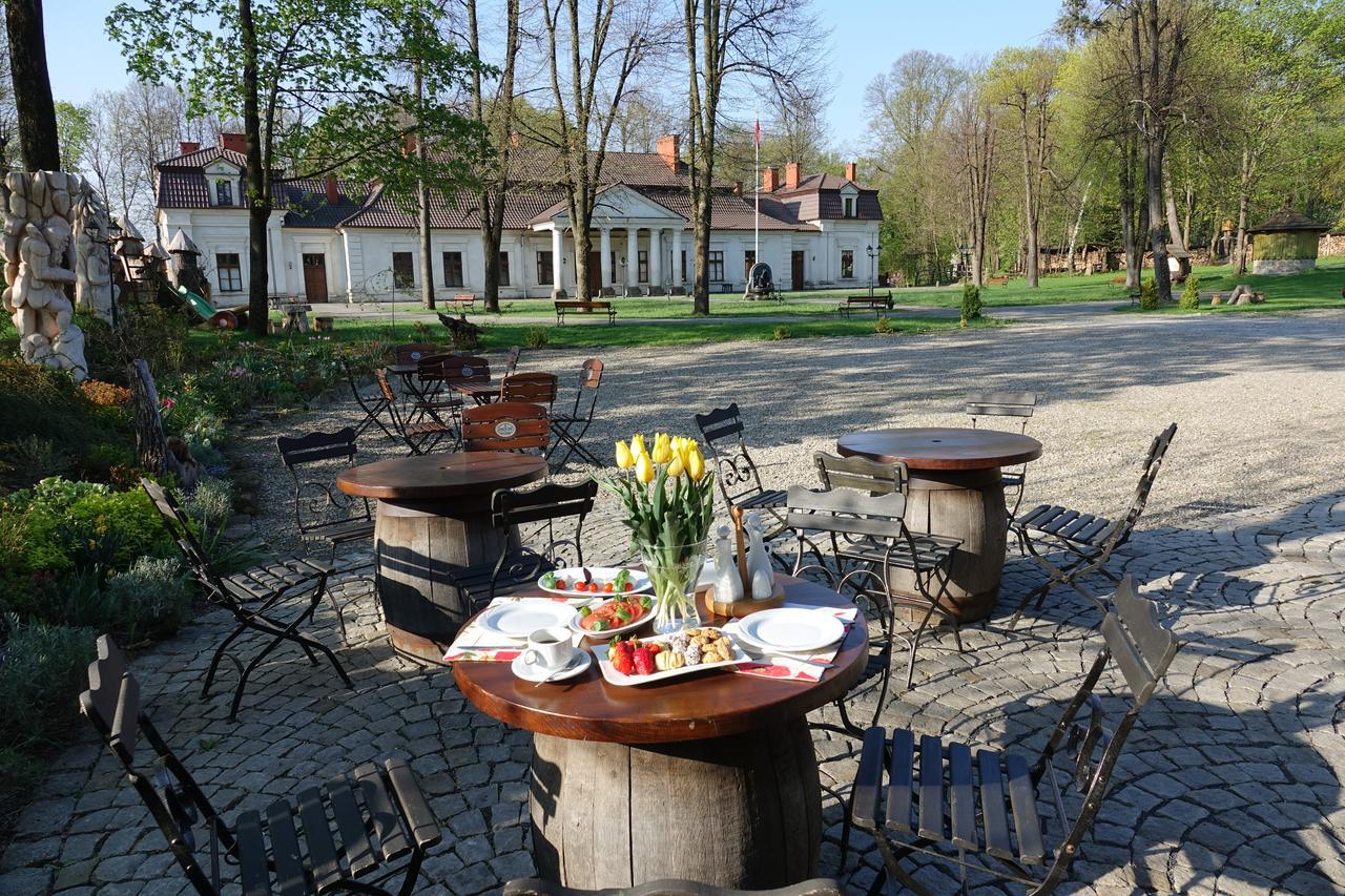 Gosciniec Dworski W Ropie - Pokoje Goscinne Ropa Exterior foto