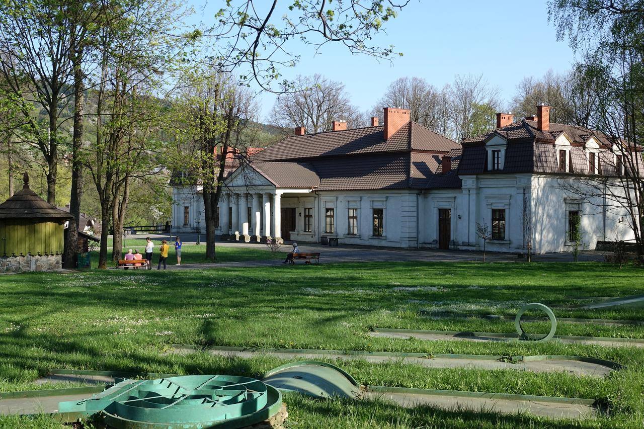 Gosciniec Dworski W Ropie - Pokoje Goscinne Ropa Exterior foto