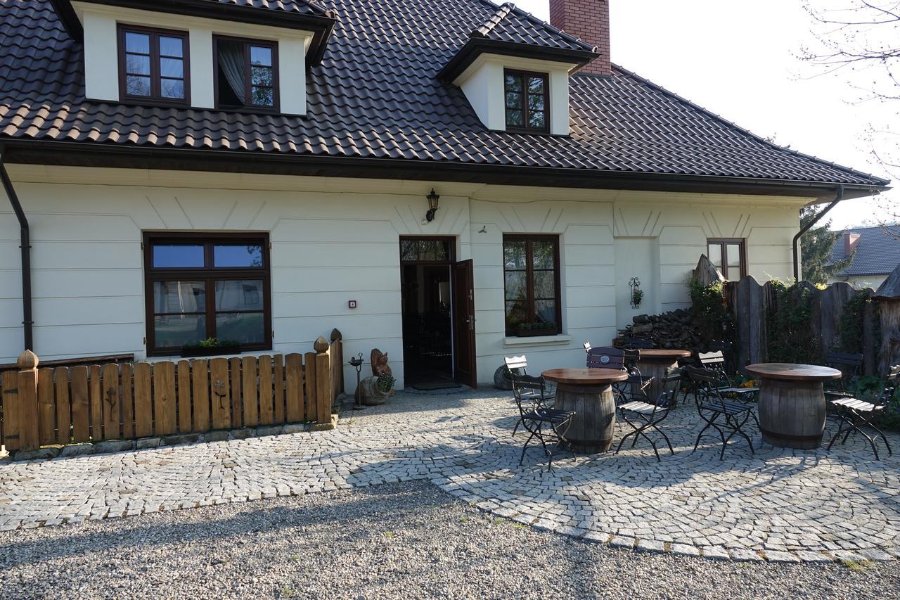 Gosciniec Dworski W Ropie - Pokoje Goscinne Ropa Exterior foto