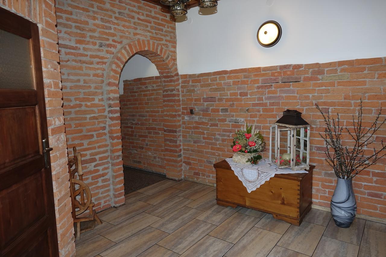 Gosciniec Dworski W Ropie - Pokoje Goscinne Ropa Exterior foto
