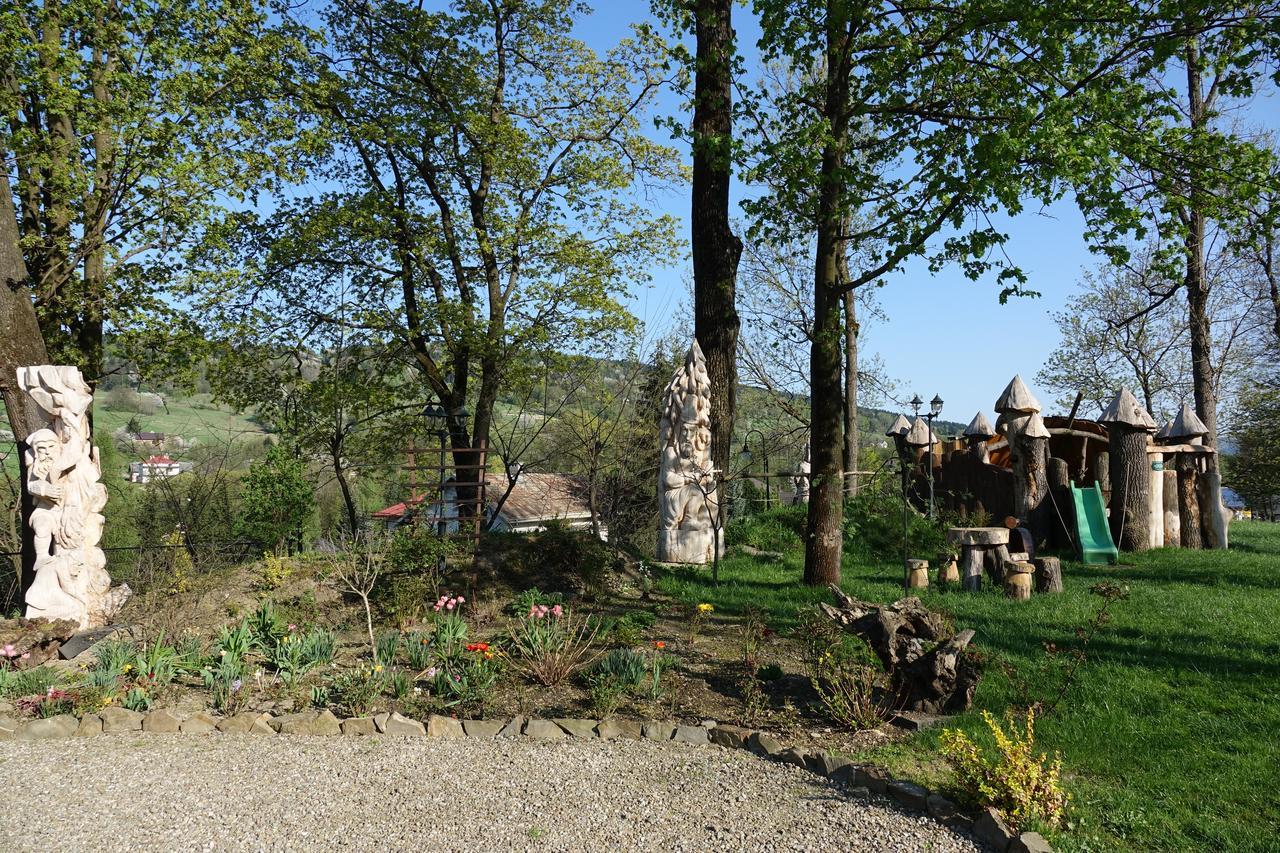 Gosciniec Dworski W Ropie - Pokoje Goscinne Ropa Exterior foto